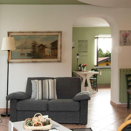 Tinas Yellow Home Leggiuno Exterior foto